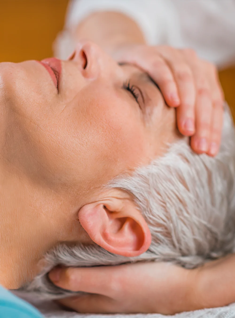 Chiropractor's hands supporting a patient's head during a neurological technique Chiropractor's hands supporting a patient's head during a neurological technique